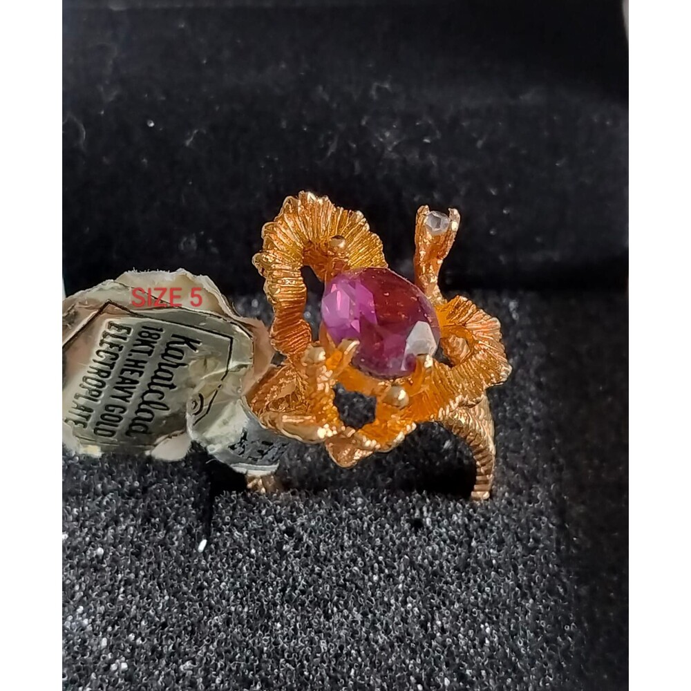 Vintage gold tone ring oval purple stone